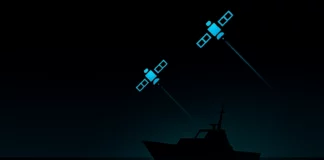 Illustration i flat design av en patrullbåt som färdas genom nattsvart Östersjön medan två turkosa GPS-satelliter riktar sina strålar mot fartyget – visualiserar EU-initierat GPS-skydd i Östersjön 2025.