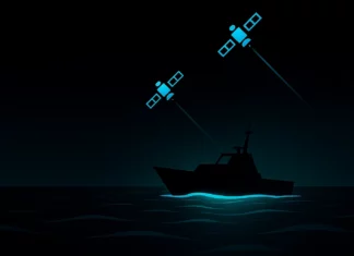 Illustration i flat design av en patrullbåt som färdas genom nattsvart Östersjön medan två turkosa GPS-satelliter riktar sina strålar mot fartyget – visualiserar EU-initierat GPS-skydd i Östersjön 2025.